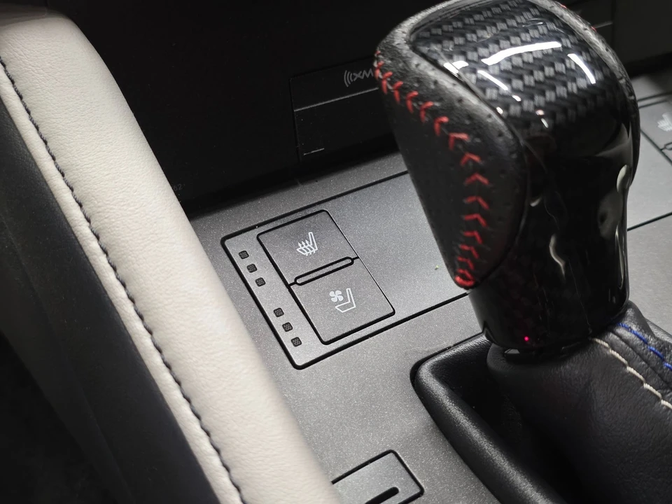 2015 Lexus RC F - Image 27 of 31