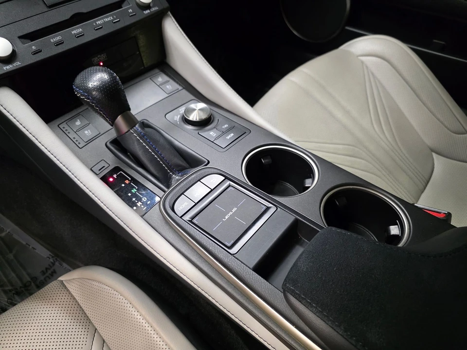 2015 Lexus - Image 24 of 31