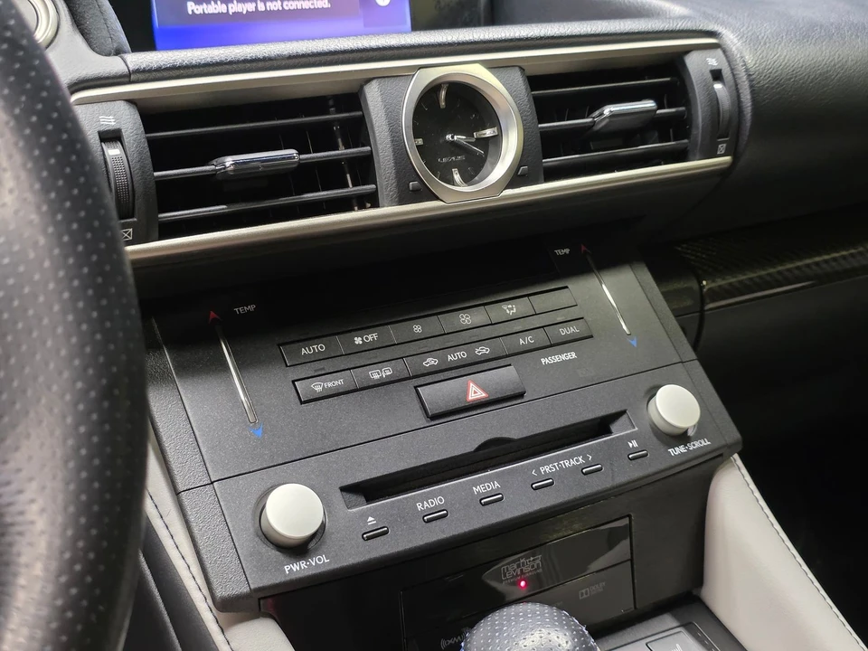2015 Lexus - Image 23 of 31