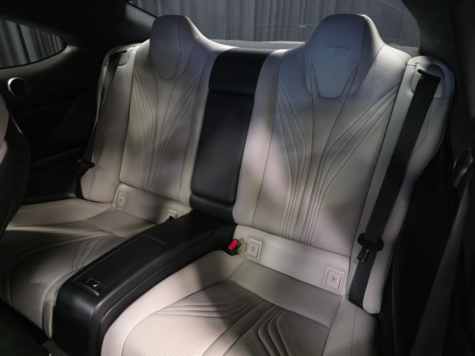 2015 Lexus - Image 26 of 31