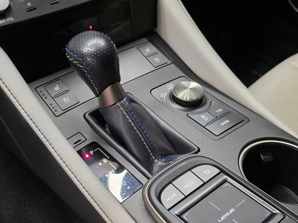 2015 Lexus - Image 25 of 31