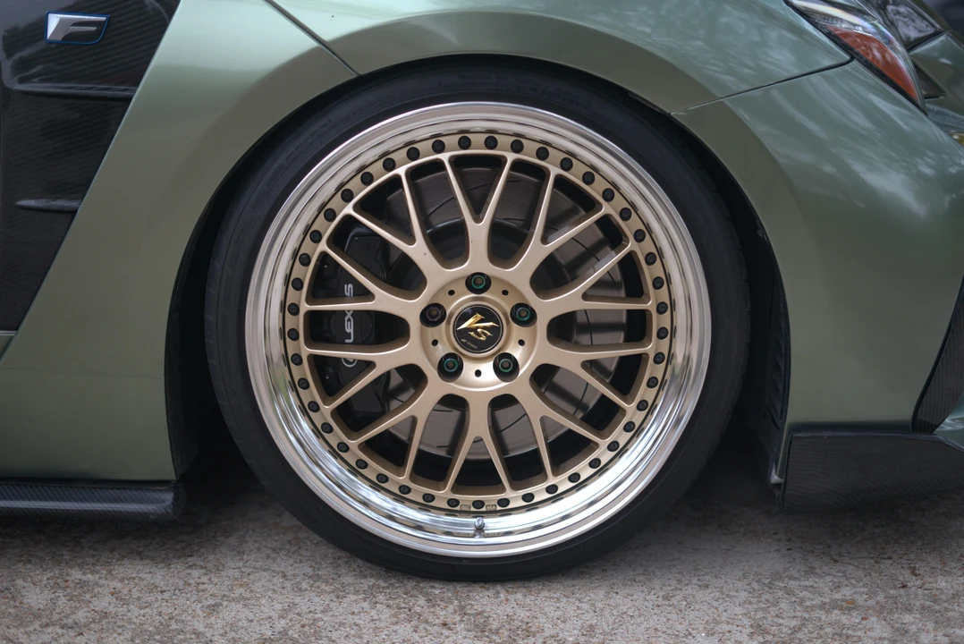 2015 Lexus RC F - Image 25 of 31