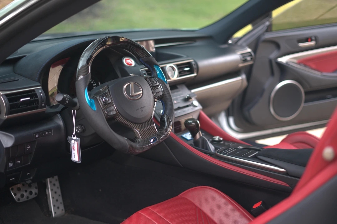 2015 Lexus RC F - Image 28 of 31