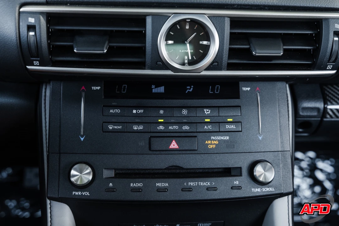 2015 Lexus RC F - Image 17 of 31