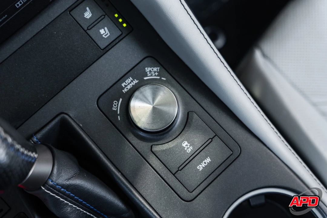 2015 Lexus RC F - Image 19 of 31