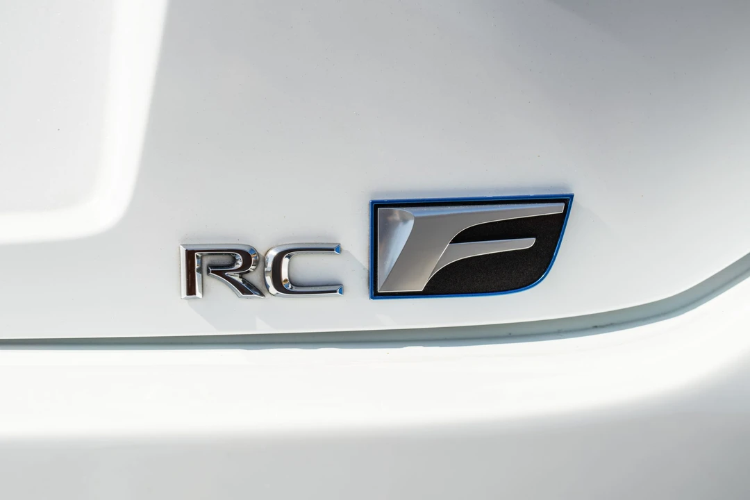 2015 Lexus RC F - Image 28 of 31