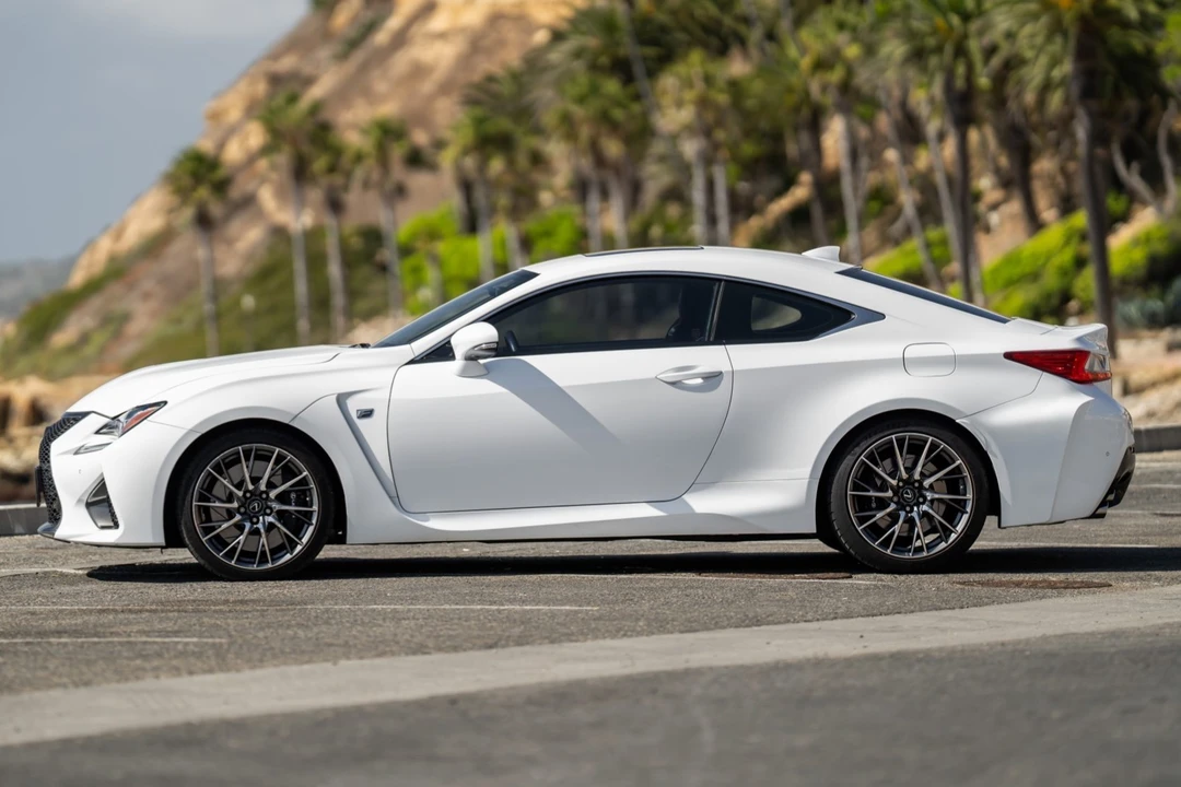 2015 Lexus RC F - Image 8 of 31