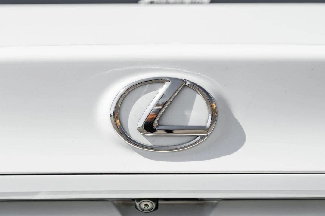 2015 Lexus RC F - Image 27 of 31