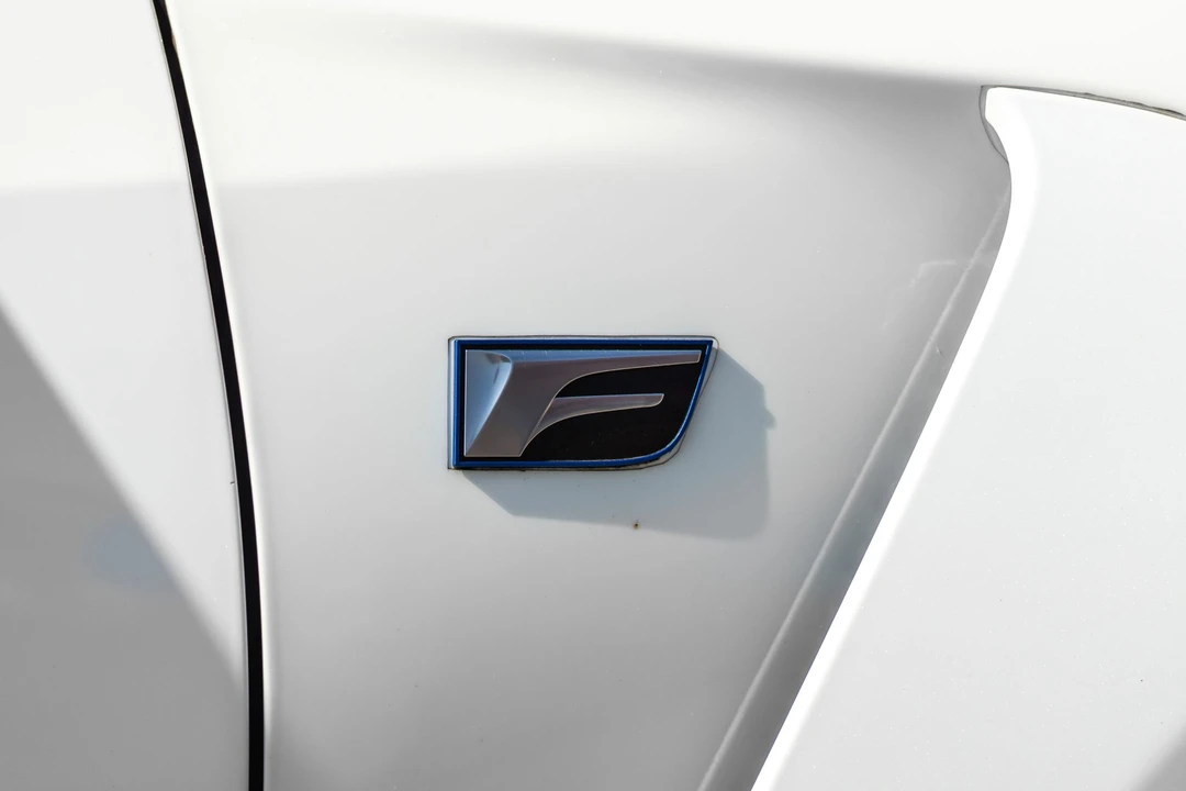 2015 Lexus RC F - Image 29 of 31
