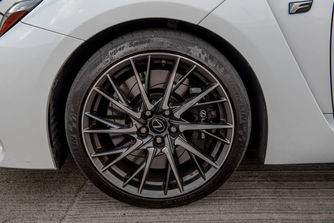 2015 Lexus RC F - Image 22 of 31