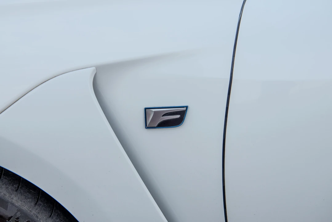 2015 Lexus RC F - Image 14 of 31