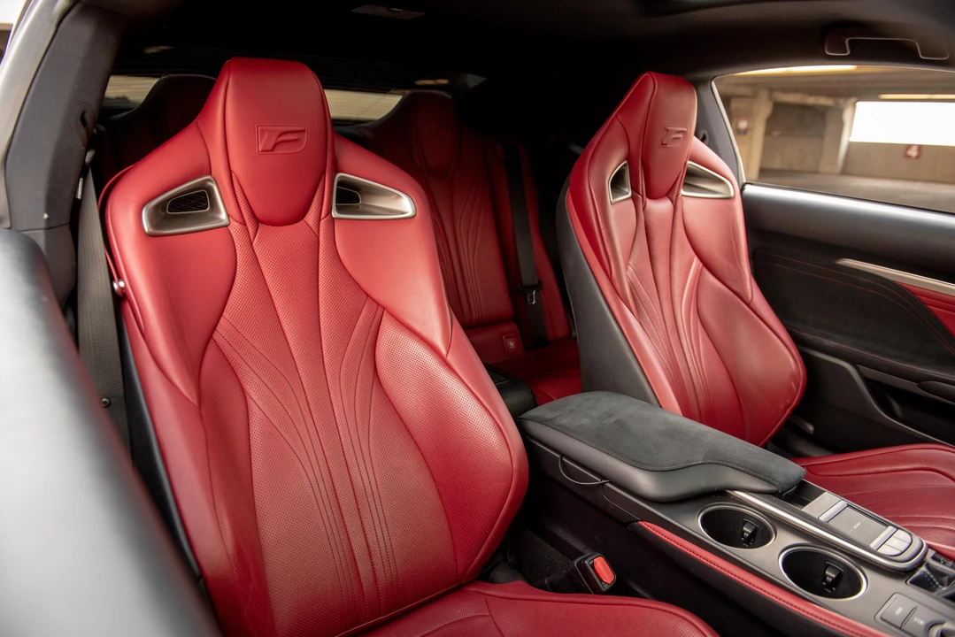 2015 Lexus RC F - Image 27 of 31