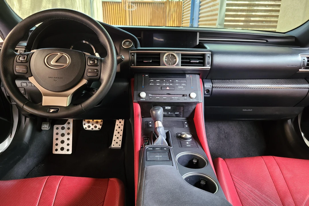 2015 Lexus RC F - Image 25 of 31