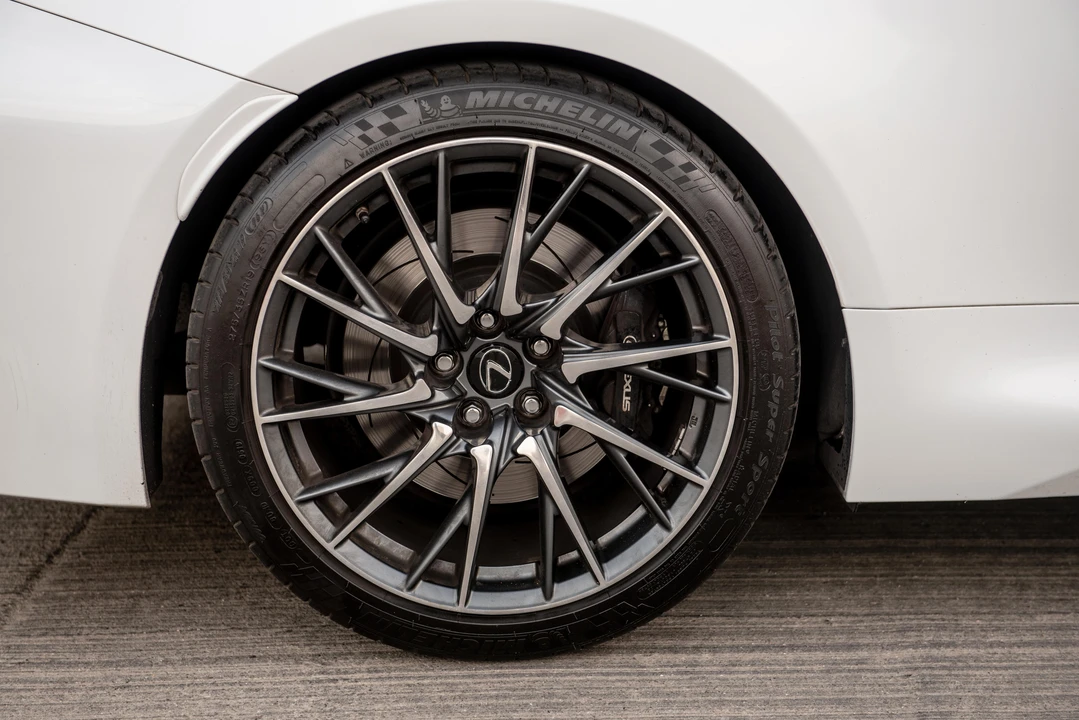2015 Lexus RC F - Image 21 of 31