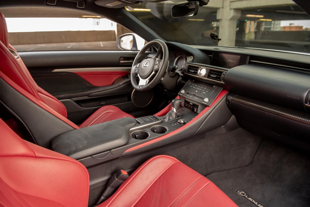2015 Lexus RC F - Image 29 of 31