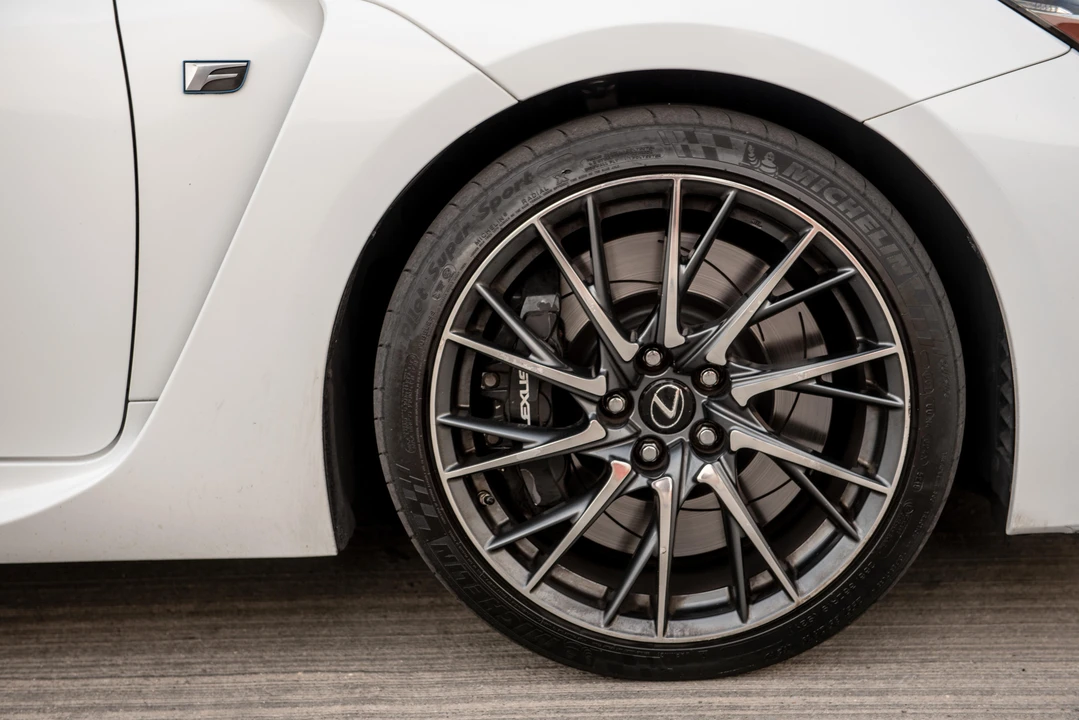 2015 Lexus RC F - Image 20 of 31