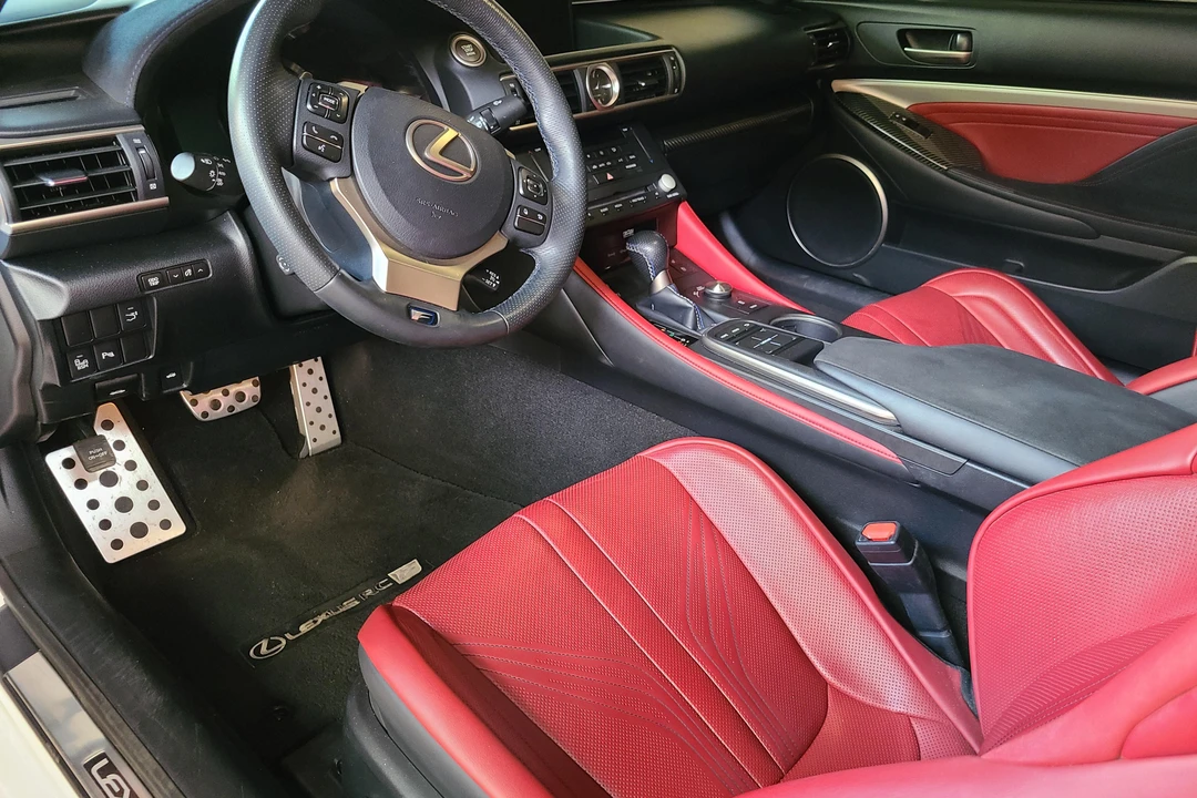 2015 Lexus RC F - Image 26 of 31