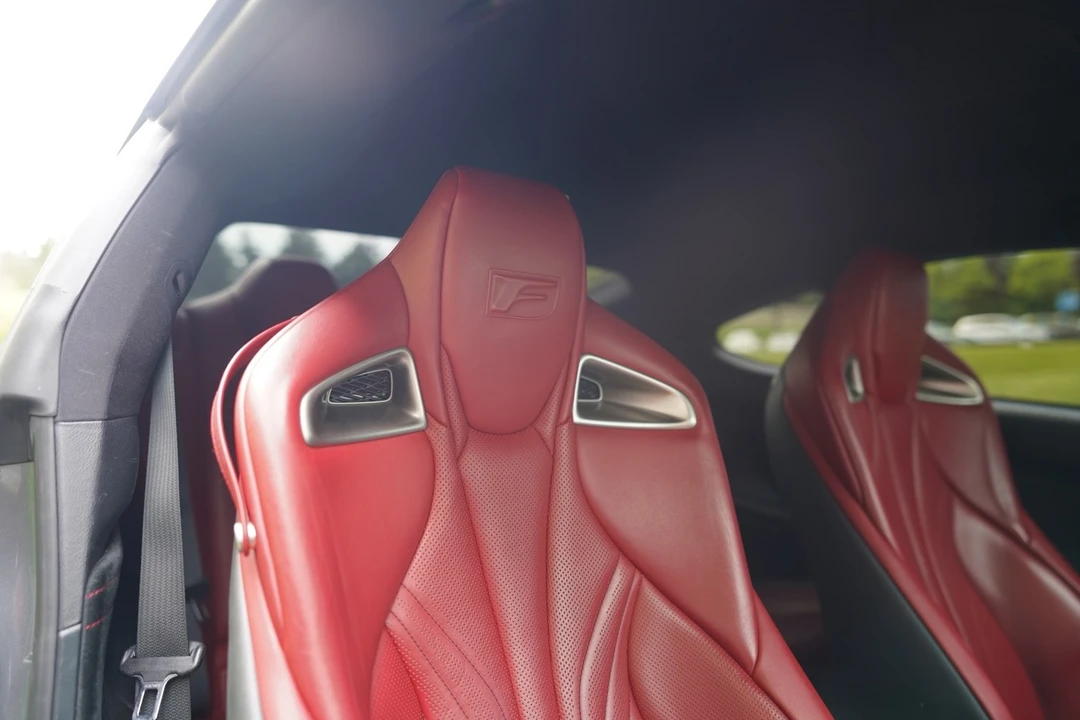 2015 Lexus RC F - Image 16 of 20