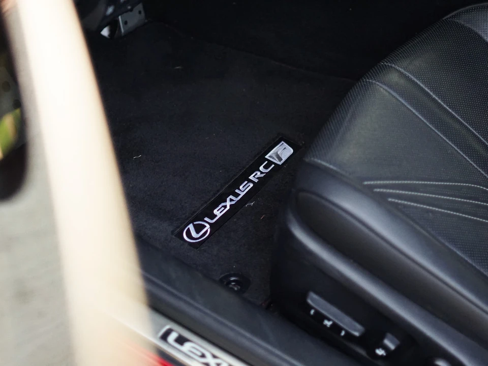 2015 Lexus RC F - Image 15 of 21