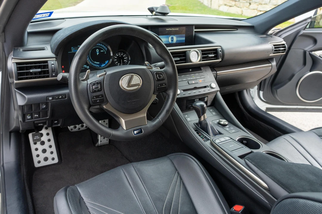 2015 Lexus RC F - Image 21 of 31