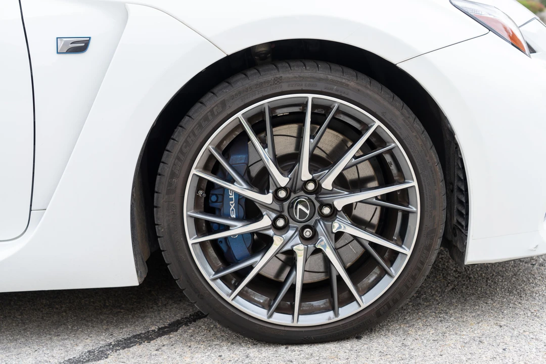 2015 Lexus RC F - Image 19 of 31