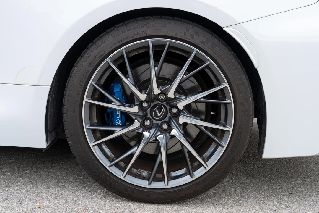 2015 Lexus RC F - Image 18 of 31