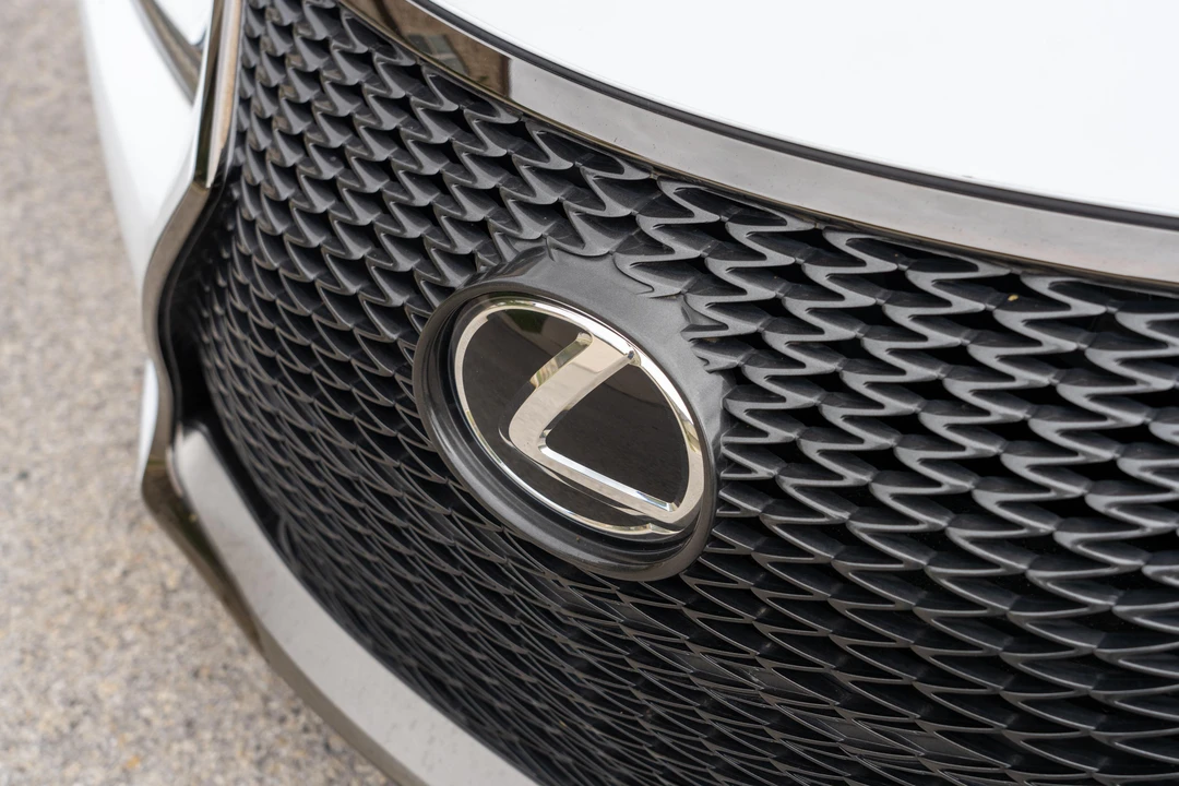 2015 Lexus RC F - Image 8 of 31