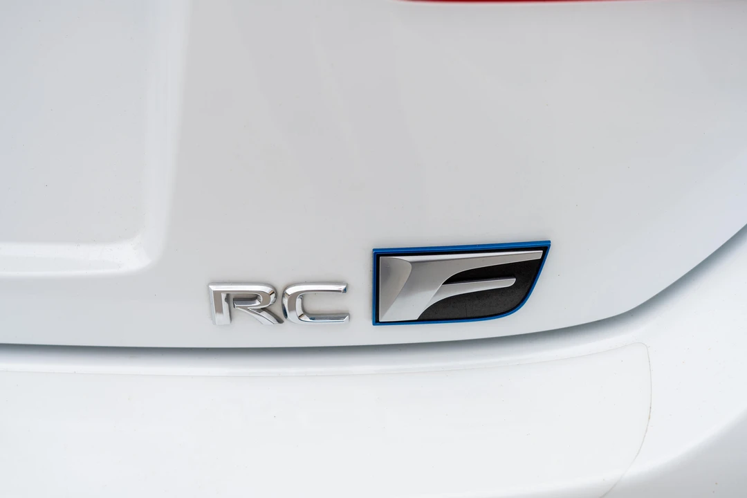 2015 Lexus RC F - Image 13 of 31