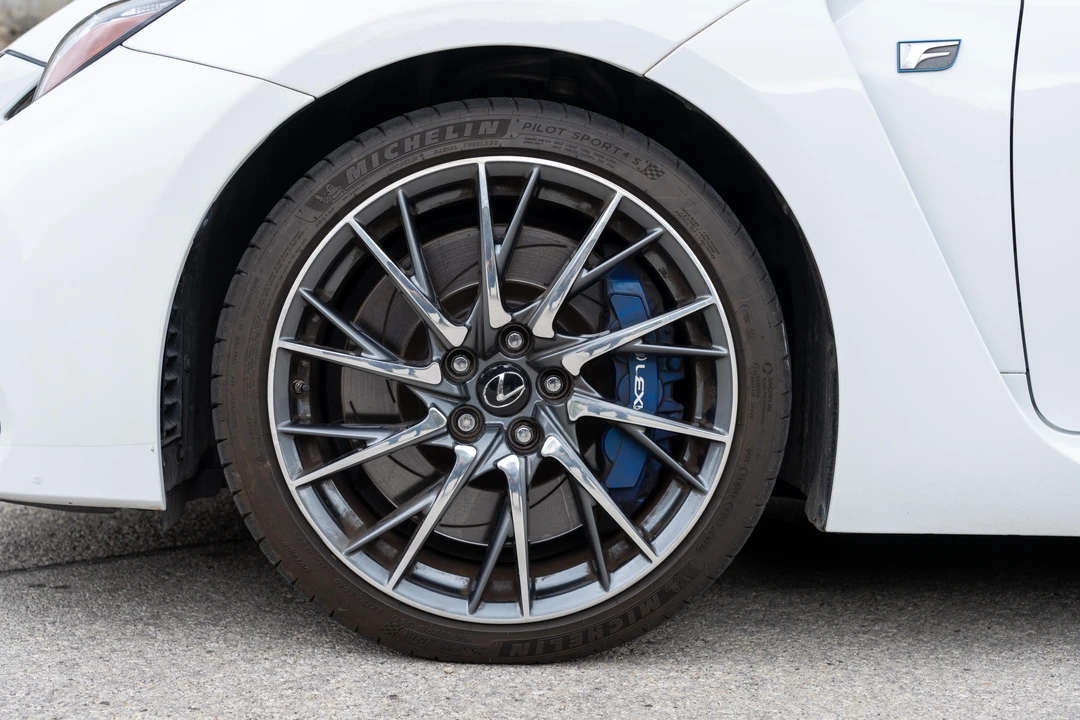 2015 Lexus RC F - Image 17 of 31