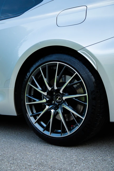 2015 Lexus RC F - Image 22 of 31