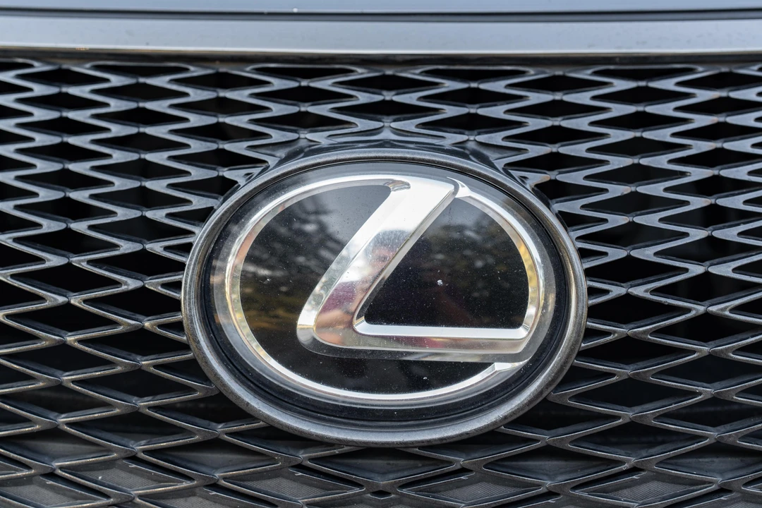 2015 Lexus RC F - Image 10 of 31