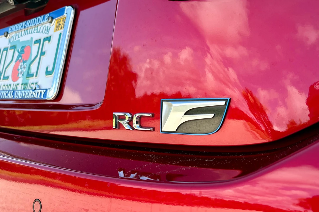 2015 Lexus RC F - Image 29 of 31