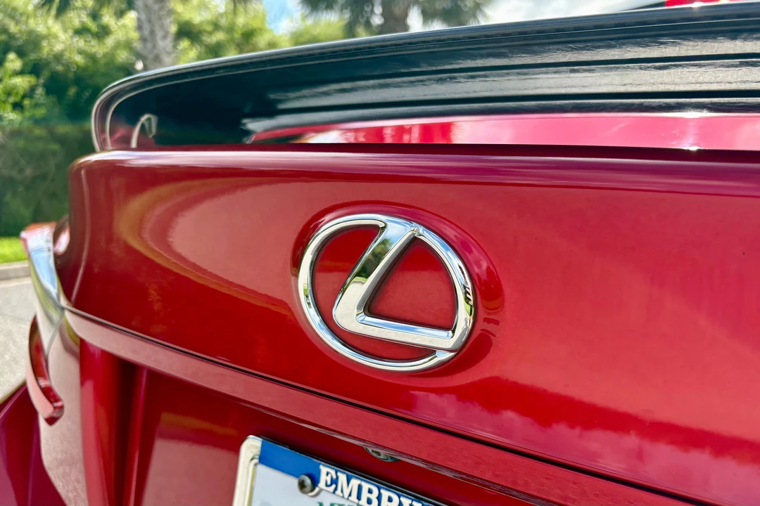 2015 Lexus RC F - Image 28 of 31