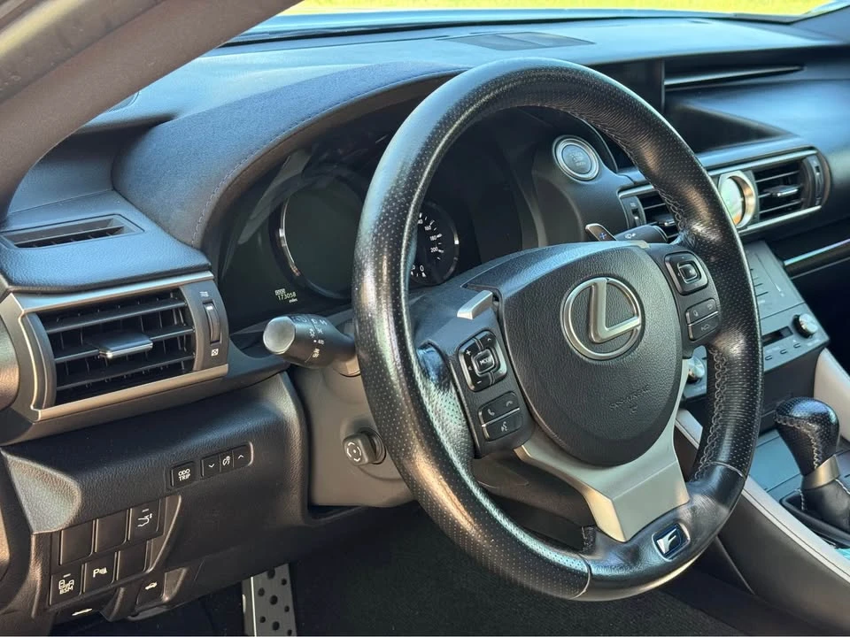 2015 Lexus RC F - Image 13 of 20