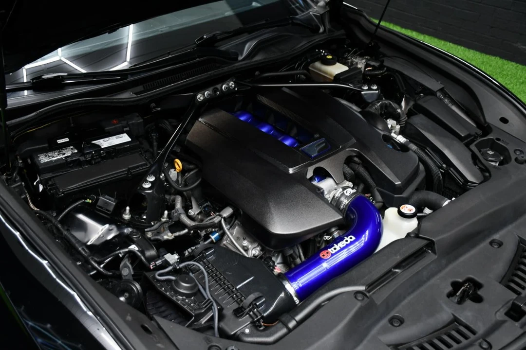 2015 Lexus RC F - Image 16 of 21