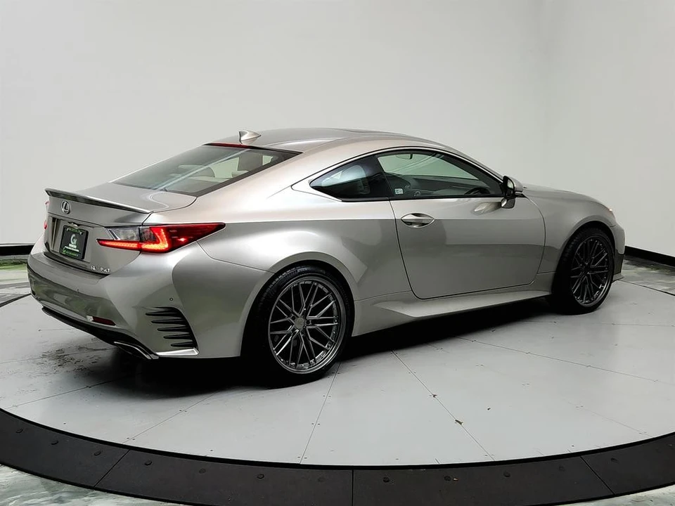 2015 Lexus RC - Image 5 of 12