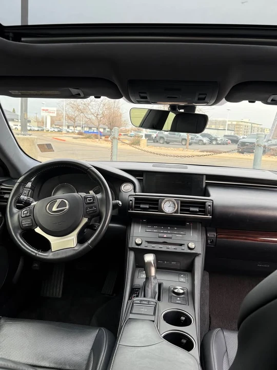 2015 Lexus RC - Image 7 of 9