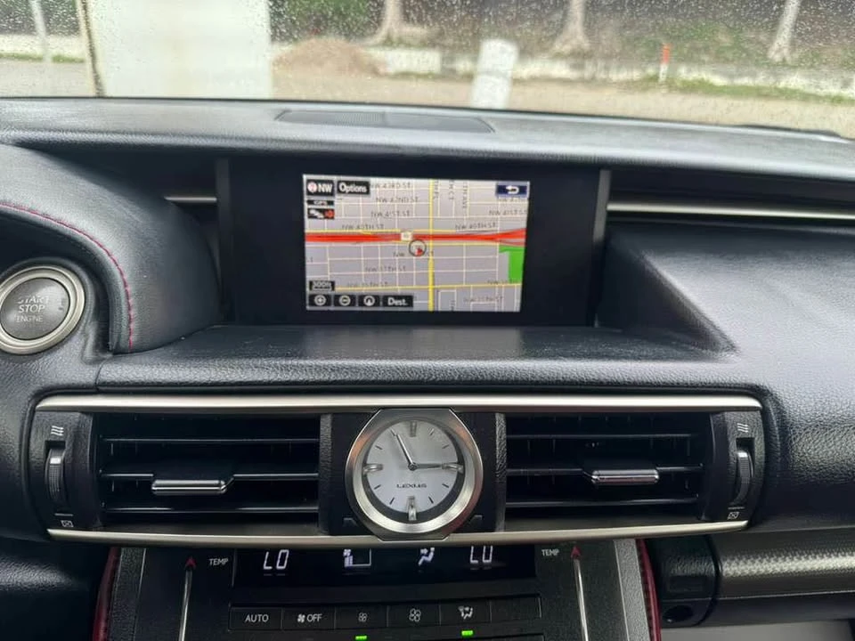 2015 Lexus RC - Image 10 of 15