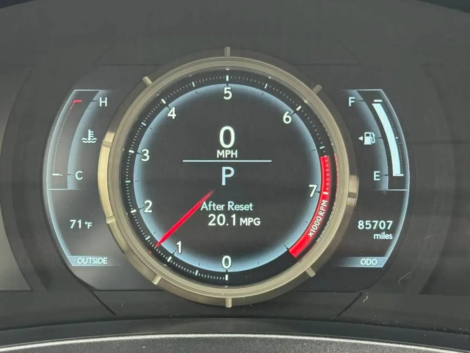 2015 Lexus RC - Image 7 of 15