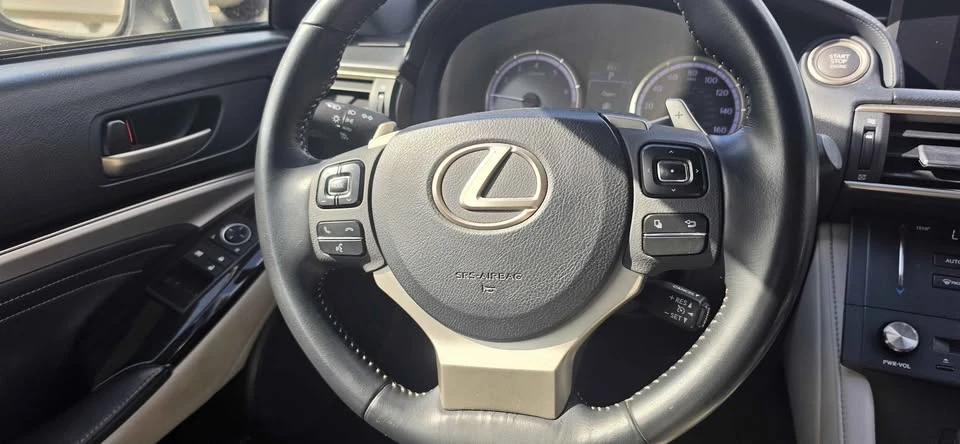 2015 Lexus RC - Image 16 of 20