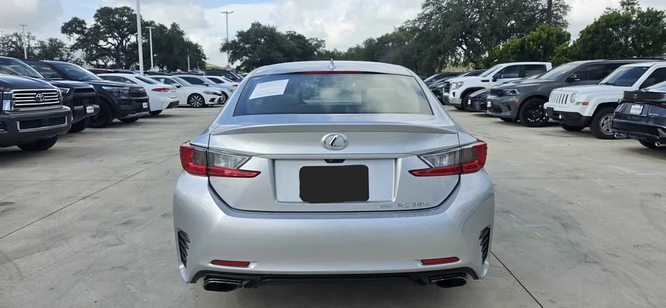2015 Lexus RC - Image 9 of 20