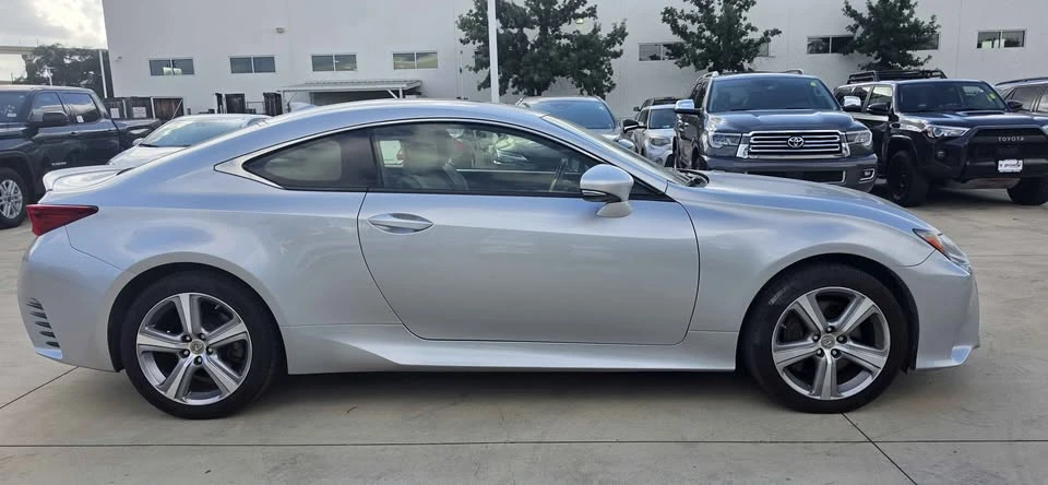 2015 Lexus RC - Image 11 of 20