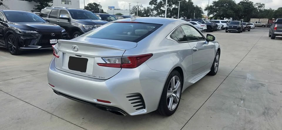 2015 Lexus RC - Image 10 of 20