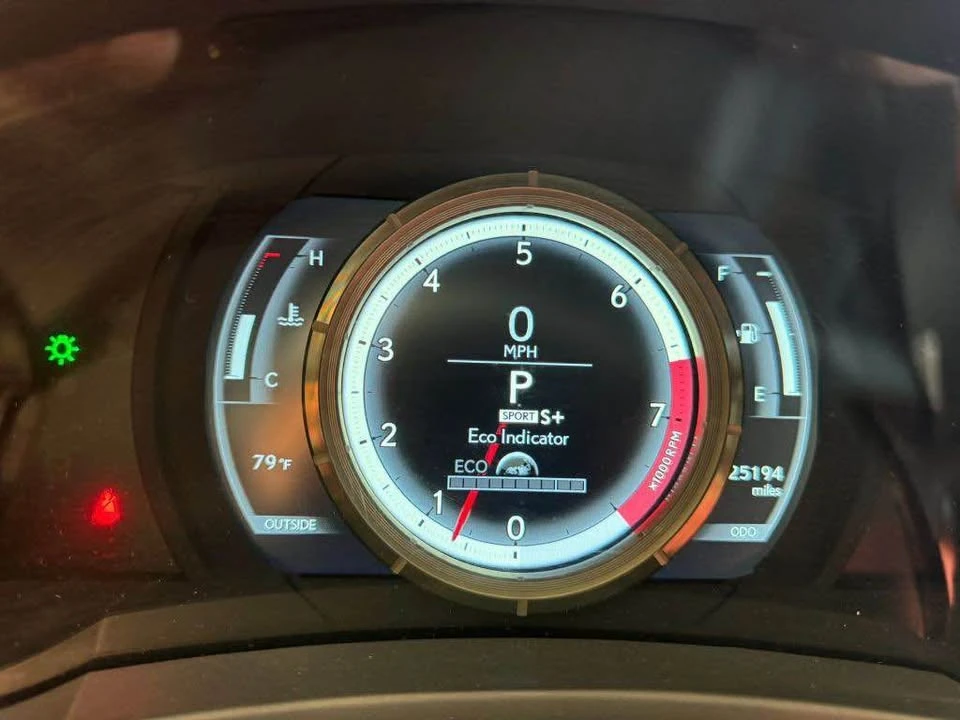2015 Lexus RC - Image 18 of 20