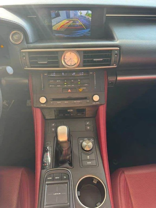 2015 Lexus RC - Image 19 of 20