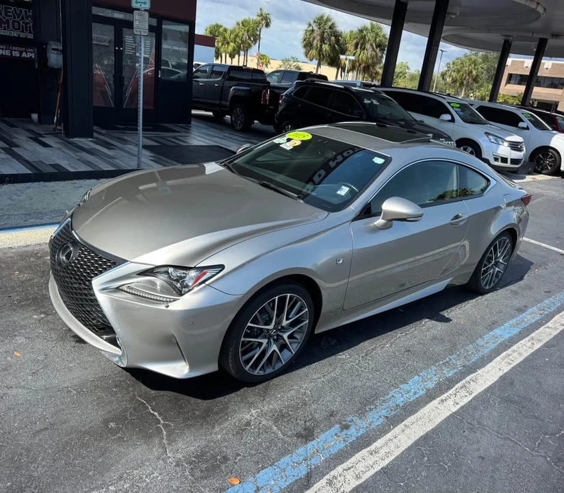 2015 Lexus RC - Image 11 of 20