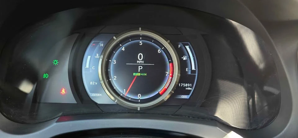 2015 Lexus RC - Image 15 of 20