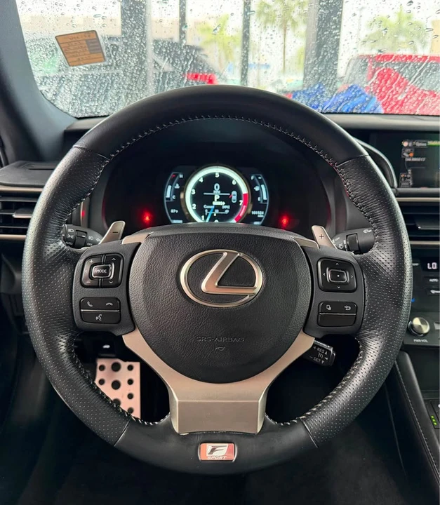 2015 Lexus RC - Image 14 of 20