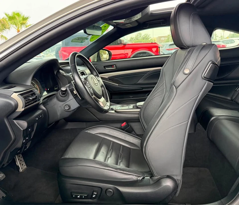 2015 Lexus RC - Image 19 of 20