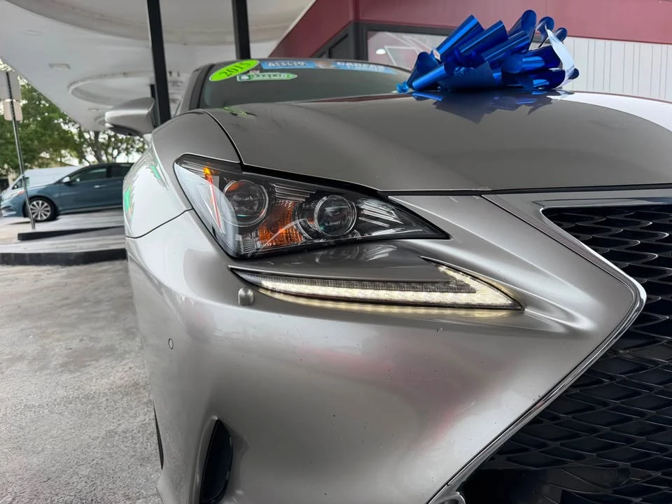 2015 Lexus RC - Image 11 of 20
